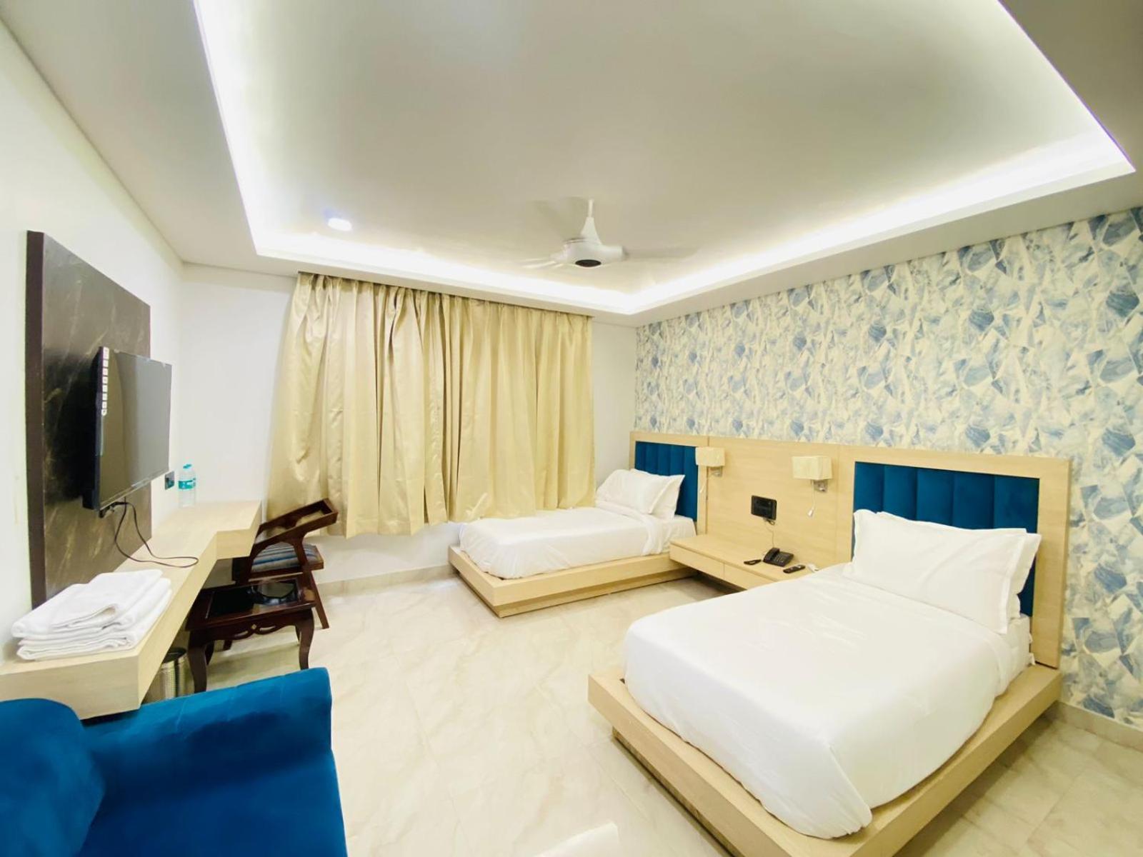 Hotel Holiday Grand Greater Noida Exteriér fotografie