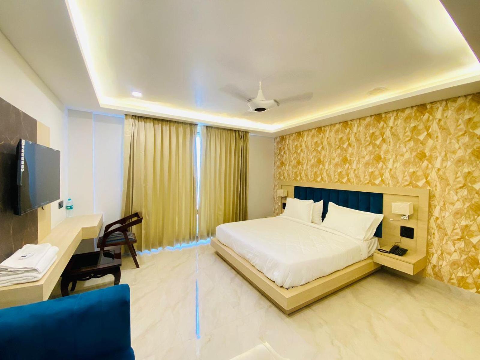 Hotel Holiday Grand Greater Noida Exteriér fotografie