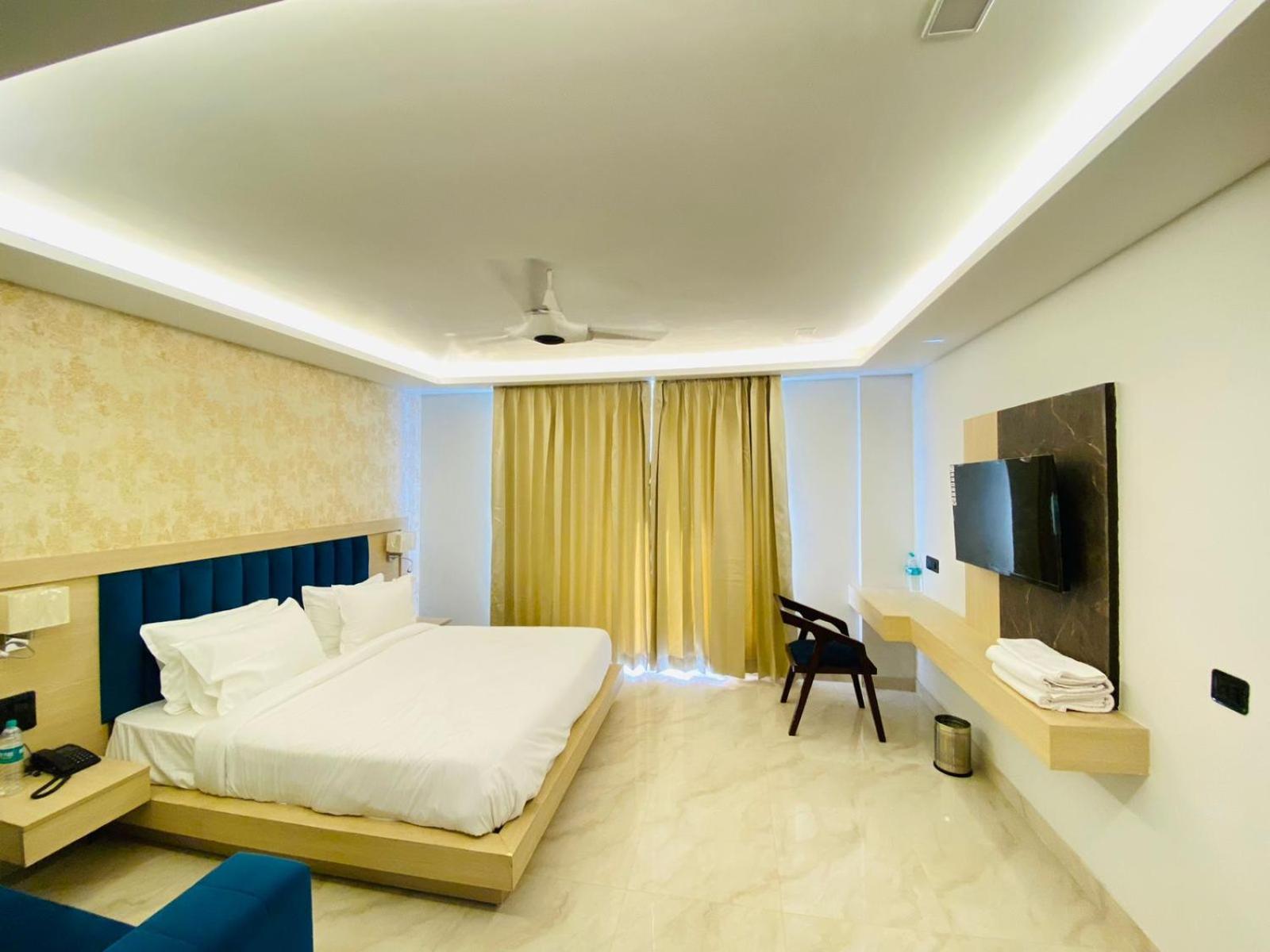 Hotel Holiday Grand Greater Noida Exteriér fotografie